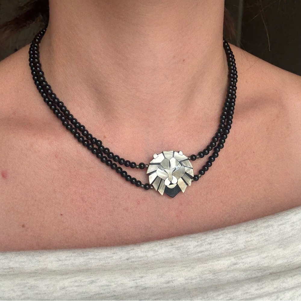 Made In Korea Mother of Pearl Shell Shell Inlay Black Beaded Necklace Unique